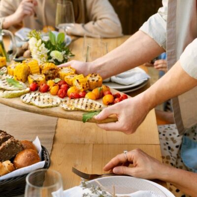 Jak dopasować menu catering imprezowy do różnych diet gości?